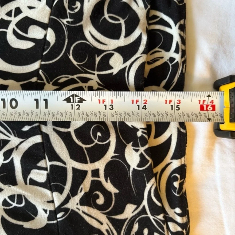 LuLaRoe Leggings Swirl Pattern Womens Tall & Curvy Black White EUC pre-owned HTF